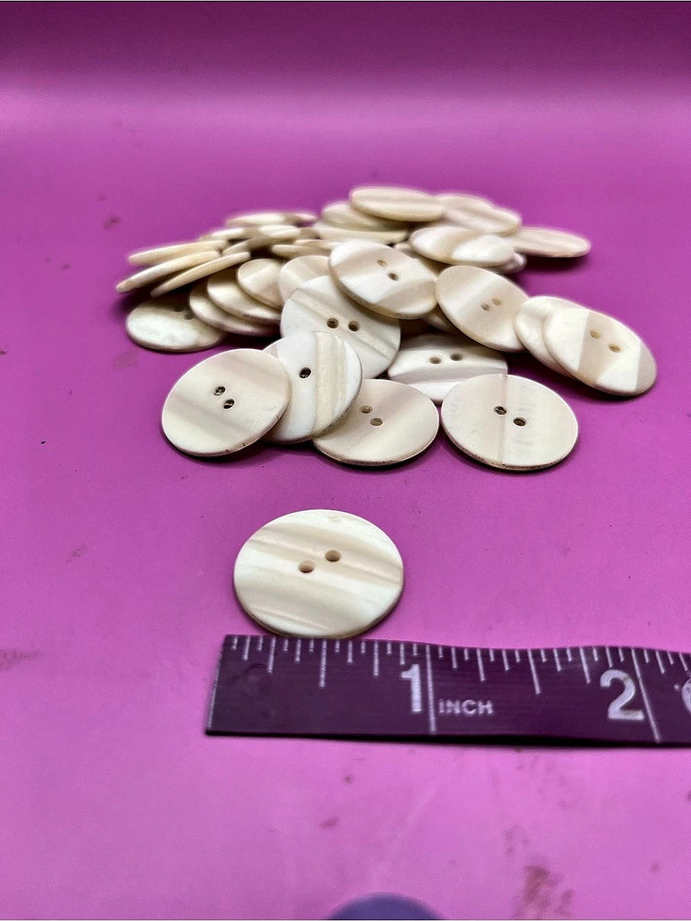Vintage Pearlized Round Sew-Through Buttons - Cream